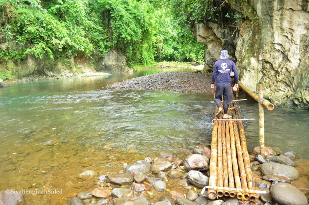 the first bamboo bridge going to the caves complex